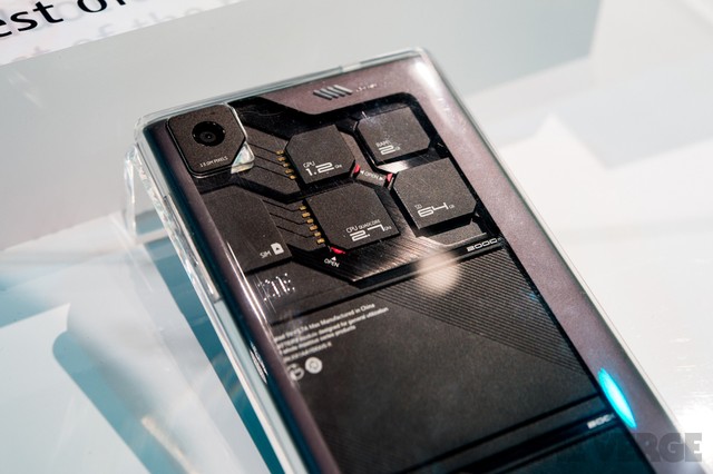 [CES 2014] Cận ảnh ZTE Eco-Mobius: Điện thoại 