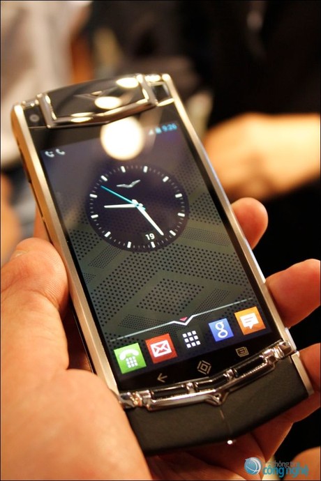 Vertu chính thức công bố smartphone đầu tiên chạy Android tại Việt Nam Vertu chính thức công bố smartphone đầu tiên chạy Android tại Việt Nam